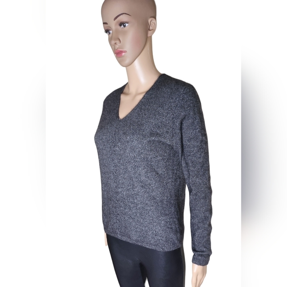 Croft & Barrow women's gray 100% cashmere v - neck pullover sweater M - Picture 2 of 5
